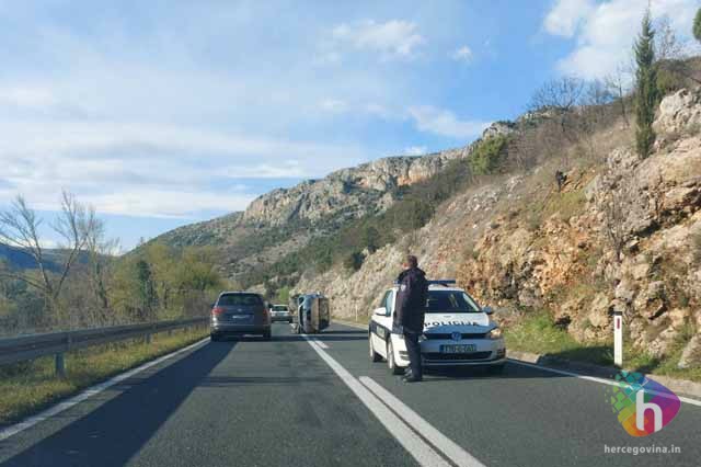 Foto Prometna Nesre A Na Cesti Mostar Apljina Automobil Zavr Io Na