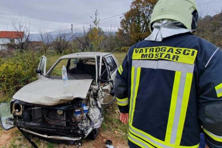 Mostar: Prometna u Hodbini, intervenirali vatrogasci