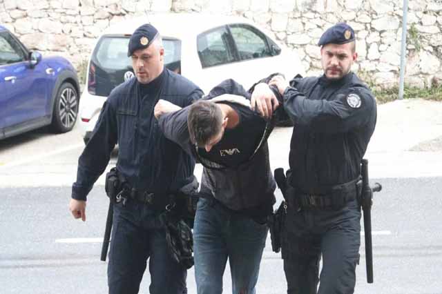 Državljanin BiH uhićen na granici kod Dubrovnika: Pokušao prenijeti 20 kilograma kokaina