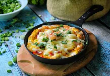 Hrskavi snack od luka i parmezana