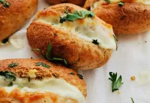 Kruh sa sirom i češnjakom