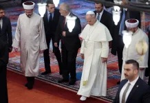 Papa Lav je u sklopu četverodnevnog posjeta Turskoj posjetio istanbulsku znamenitu Plavu džamiju