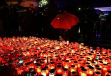Mostar se prisjetio Vukovara i Škabrnje: Baklje na Humu i svijeće u Vukovarskoj ulici