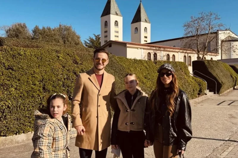 Ivan Rakitić s obitelji ponovno u Međugorju: Molitva, duhovni mir i druženje s kumom