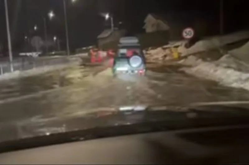 Kritična situacija u Kiseljaku: Voda je poplavila glavnu cestu