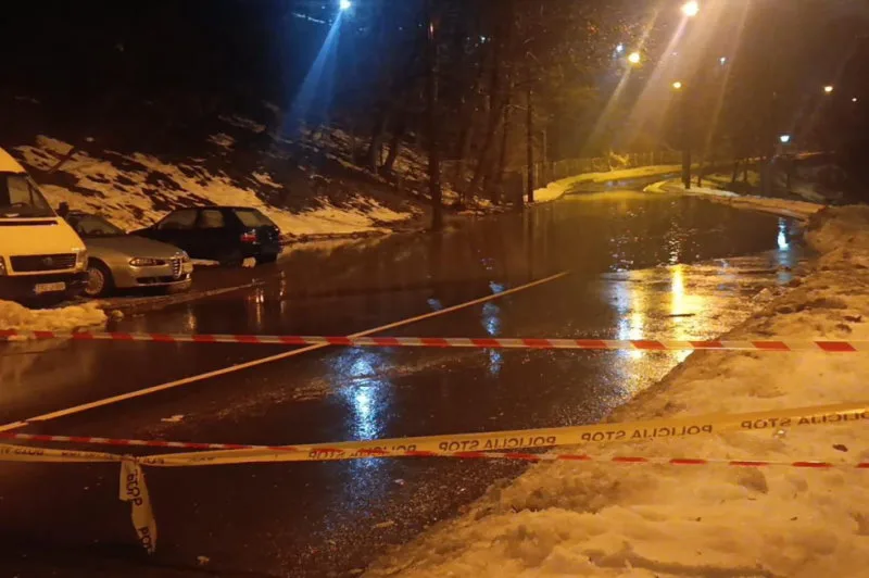 Teška noć za žitelje Sarajeva: Poplavila cesta, vatrogasci spašavali čovjeka. Ugrožena i opskrba strujom