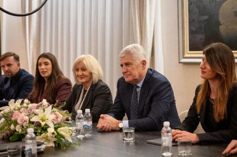 Rješavanje pitanja ustavne jednakopravnosti hrvatskoga naroda će osnažiti unutarnji politički dijalog