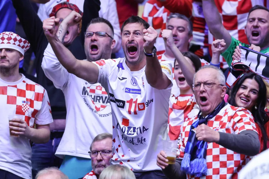 (VIDEO) Pogledajte kako je Duvnjak proživio dramu na tribinama!