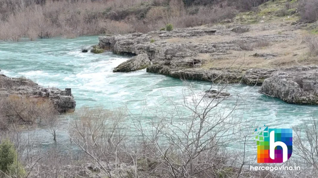 (FOTO&VIDEO) Pogledajte Neretvu danas kod Mostara