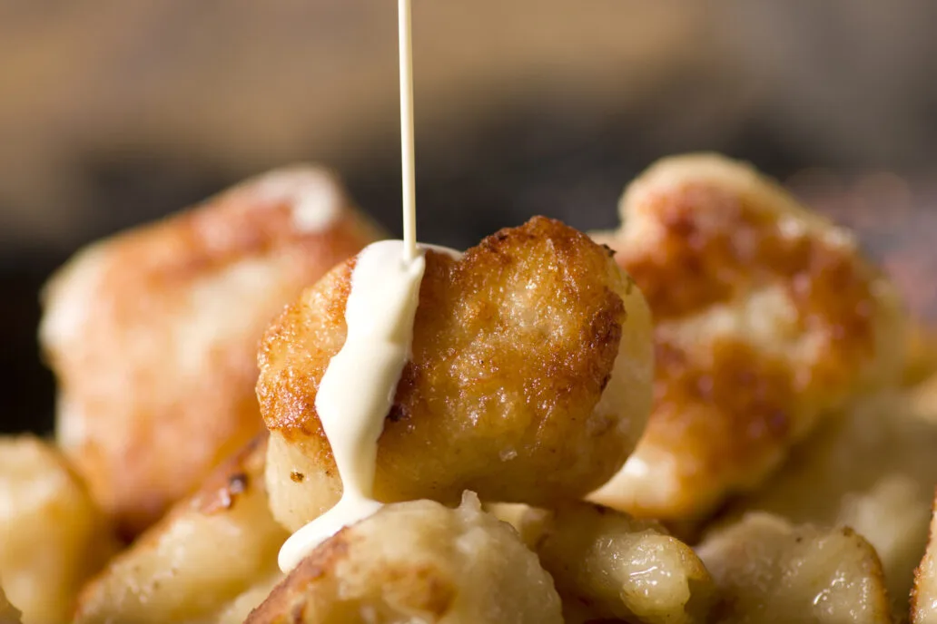 Slana verzija: Fritule s umakom od sira