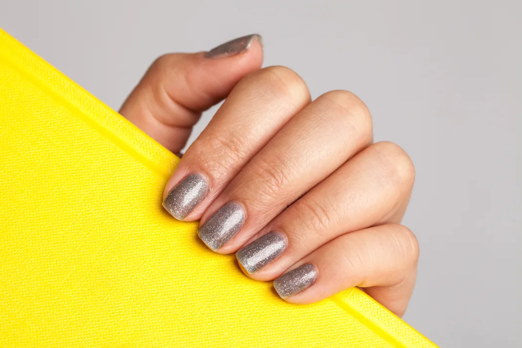 Srebrna manikura