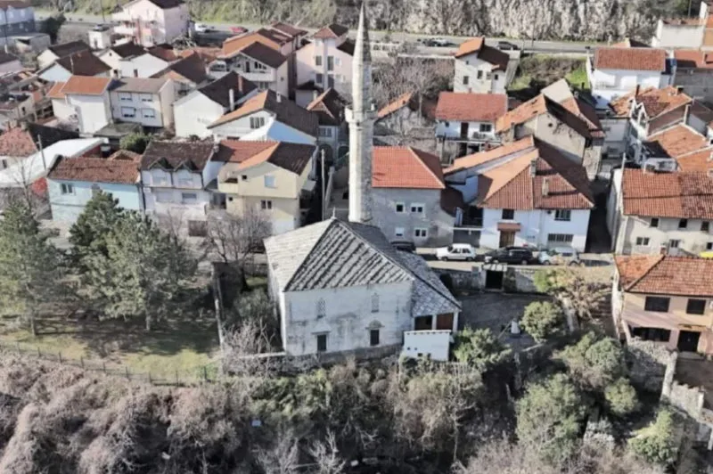 Klizište u dvorištu džamije uz Neretvu: Medžlis Mostar traži pomoć Grada