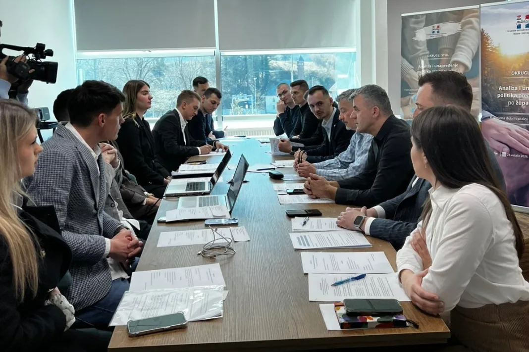 Jajce: Okrugli stol Mladeži HDZ-a BiH o politikama prema mladima – dobre prakse i zajednički prijedlozi