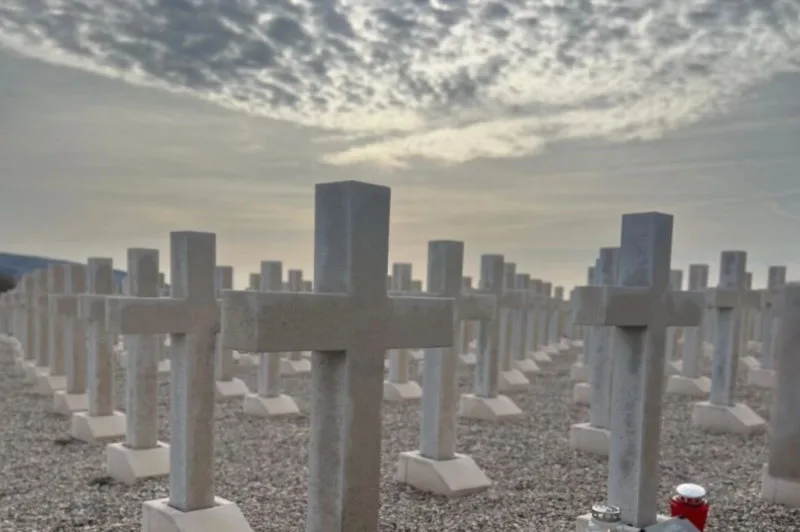 Na Groblju mira na Bilima podignuto više od 60 križeva za stradale iz Stoca