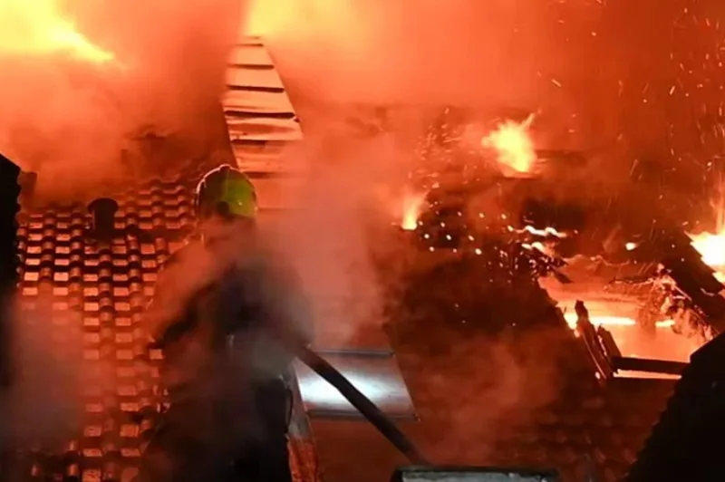 Eksplozija u blizini Budimpešte, požar ‘progutao’ hostel; najmanje četiri osobe su poginule