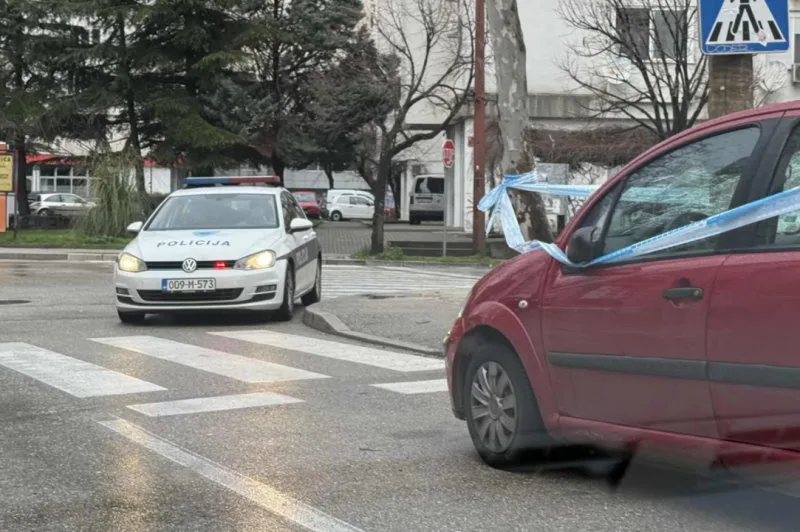 Teška nesreća u Mostaru: Automobil naletio na pješaka, 20-godišnjak zadobio teške ozljede