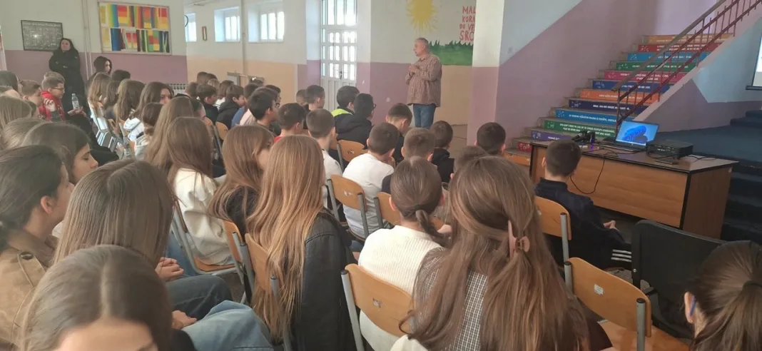 (FOTO) Kocka nije igra: Važna poruka mladima iz učionice u Mostaru