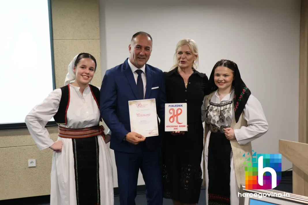 (FOTO) Pogledajte kako je bilo na svečanom proglašenju pobjednika izbora “Hercegovac godine “