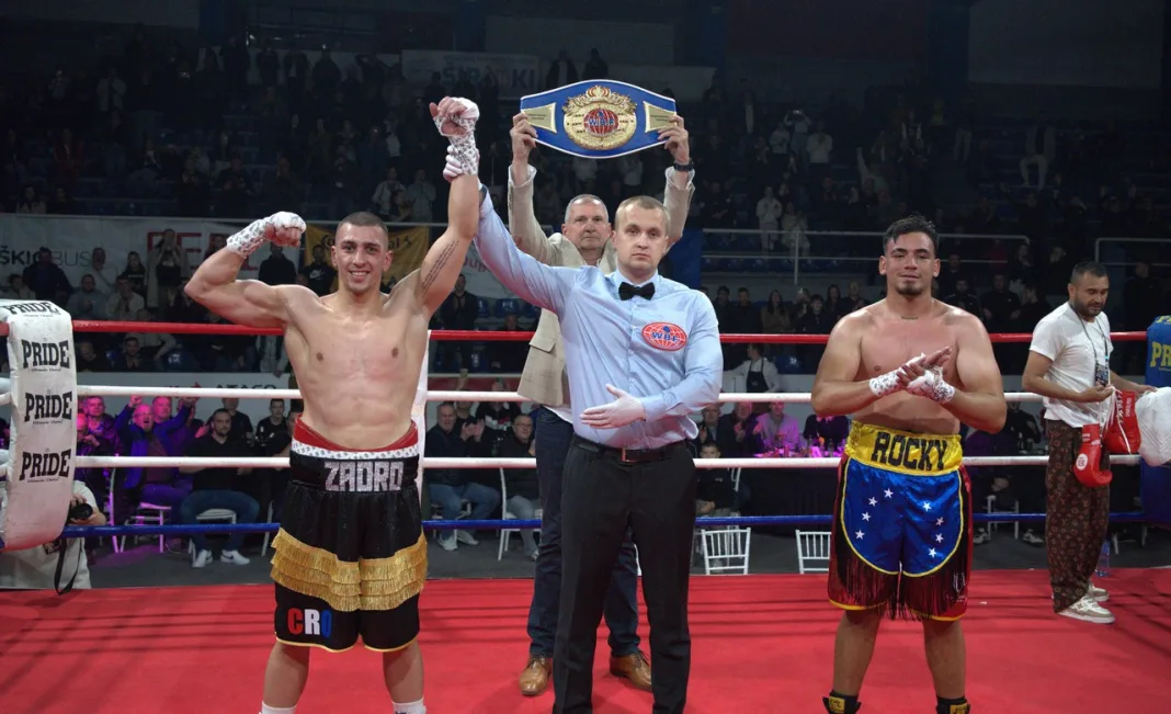 (FOTO) Boksački spektakl u Širokom Brijegu:  Vinko Zadro uspješno je obranio WBF titulu