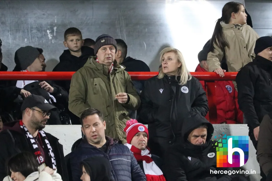 (FOTO) Pogledajte kako je bilo na tribinama za vrijeme utkamice HŠK Zrinjski – FK Sarajevo