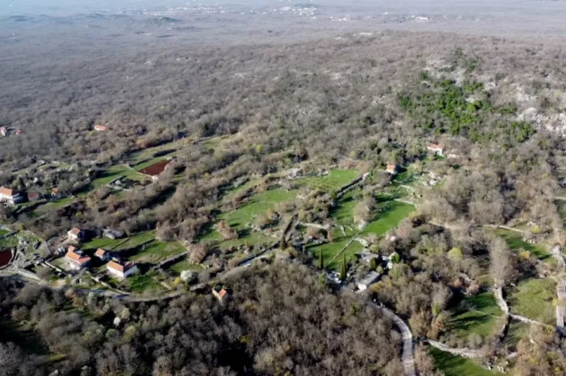 U širokobriješkom selu nekada se živjelo u 83 kuće, danas samo u tri domaćinstva