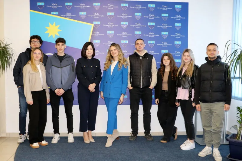 Predsjednica Buhač s maturantima o potrebi snižavanja studentskih školarina