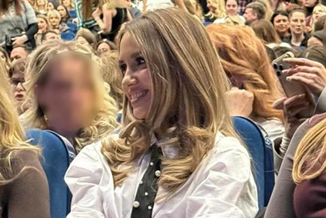 Djevojka popularnog Mostarca oduzima dah:  Na koncertu nije skidala osmijeh s lica