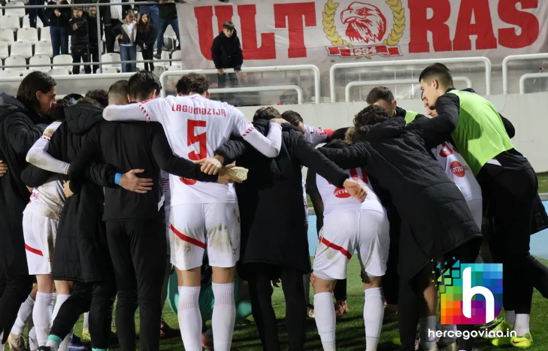 (FOTO&VIDEO) HŠK Zrinjski: Pogledajte kako su navijači ispratili Plemiće nakon pobjede nad Radnikom