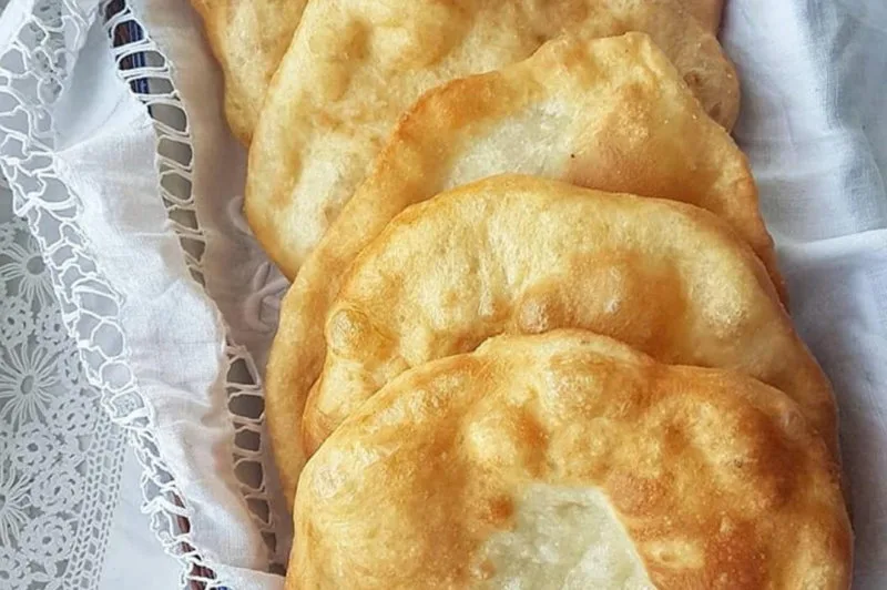 Pecipale, langošice, poderane gaće… Bezbroj naziva, a samo je jedan najbolji recept za lepinje koje obožavamo!