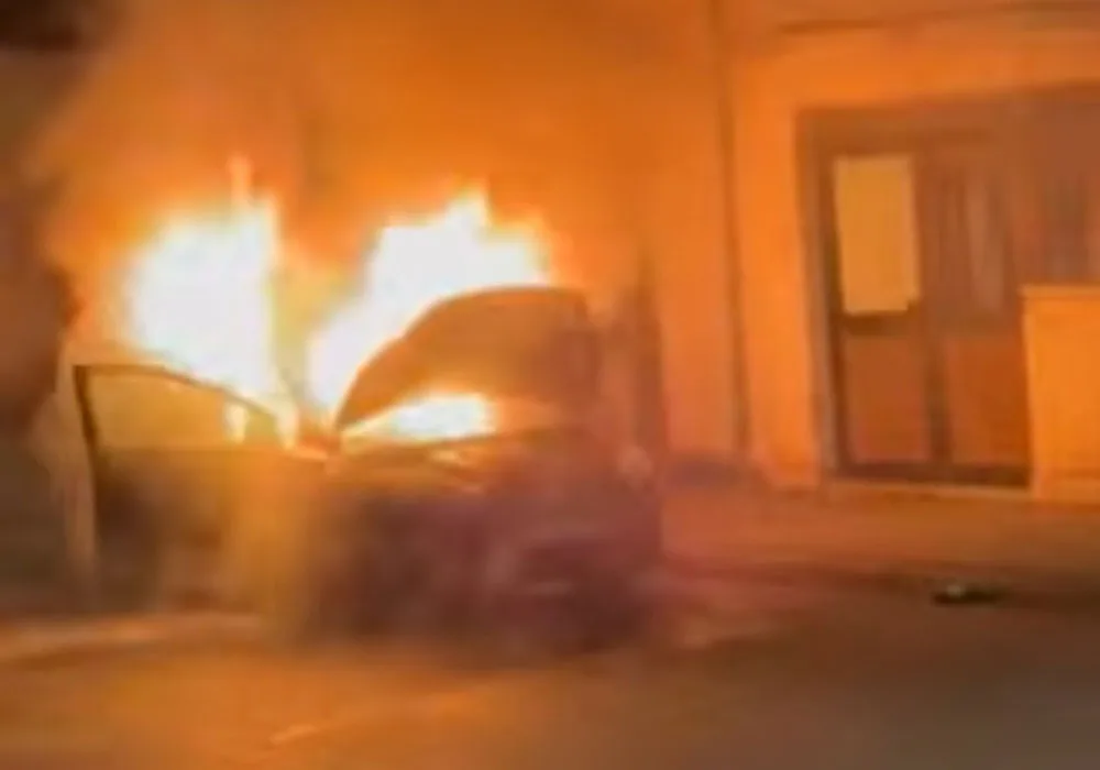 Vatra progutala automobil u Mostaru