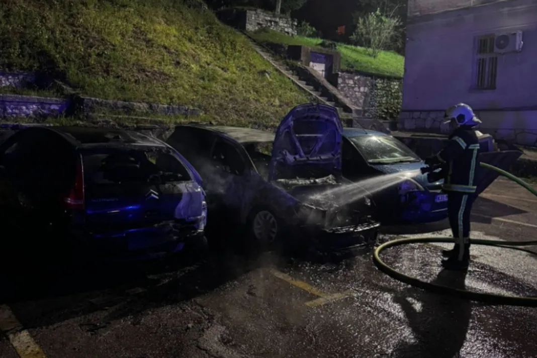 Uhićena osoba zbog paljevine sedam automobila u Mostaru