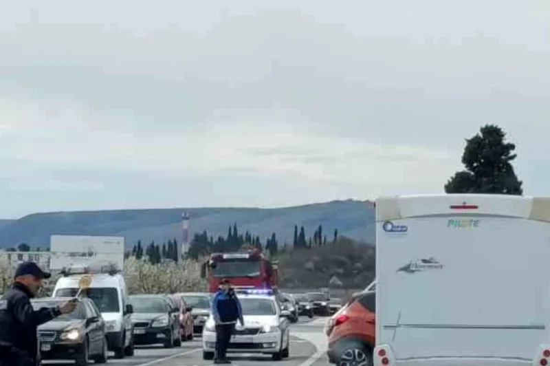 Jedna osoba ozlijeđena u nesreći na M-17 u Mostaru