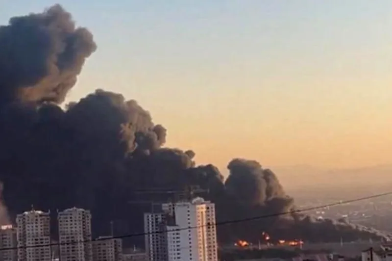 Val novih napada u Iranu: Libanon u plamenu, crni oblak dima iznad Bejruta