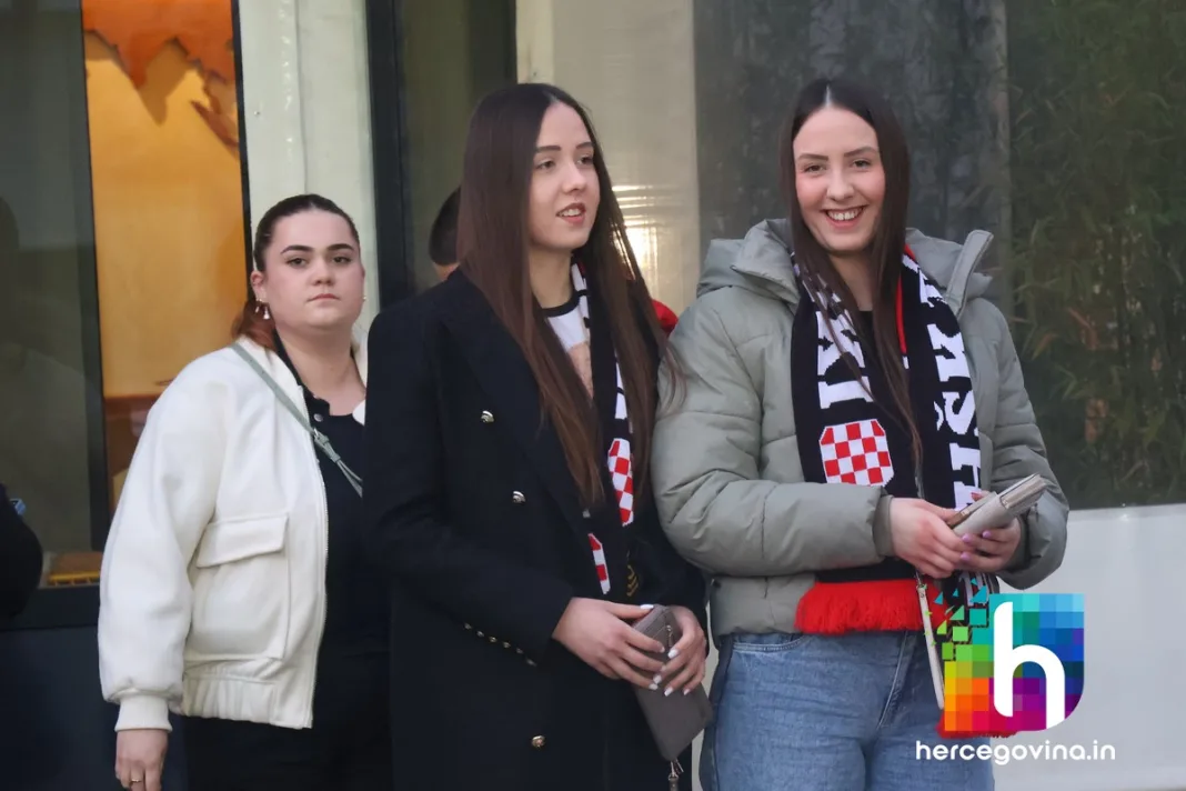 (FOTO) Pogledajte kako je bilo ispred stadiona uoči utakmice HŠK Zrinjski-FK Borac