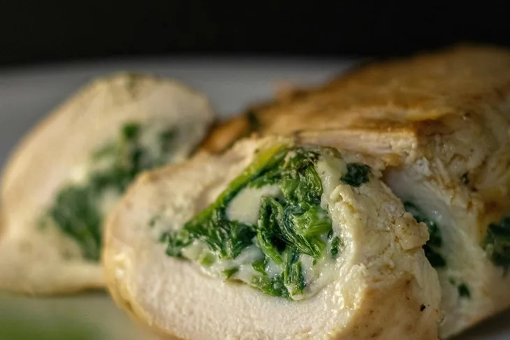 Pileća prsa punjena špinatom i krem sirom