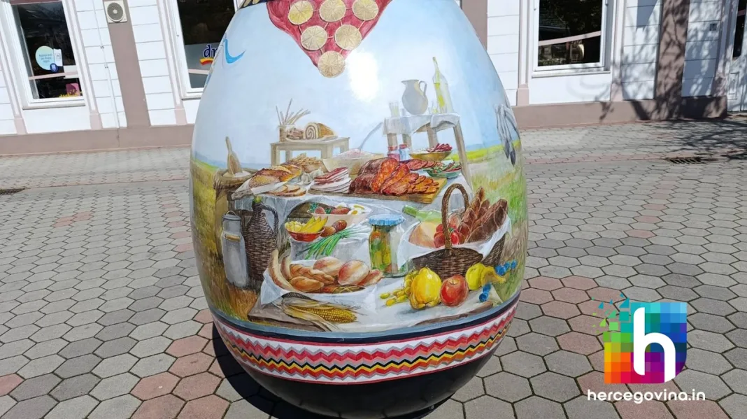 (FOTO&VIDEO) U Županji postavljena mega-pisanica s motivima specifičnim za povijest, kulturu i tradiciju grada