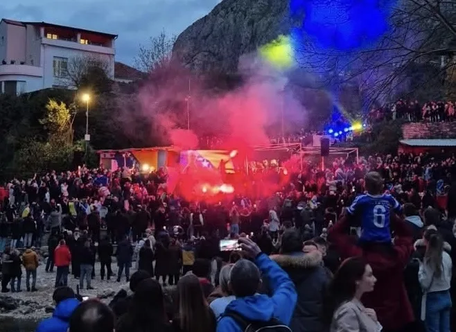 Mostar: Sergej Barbarez dočekan ispod Starog mosta