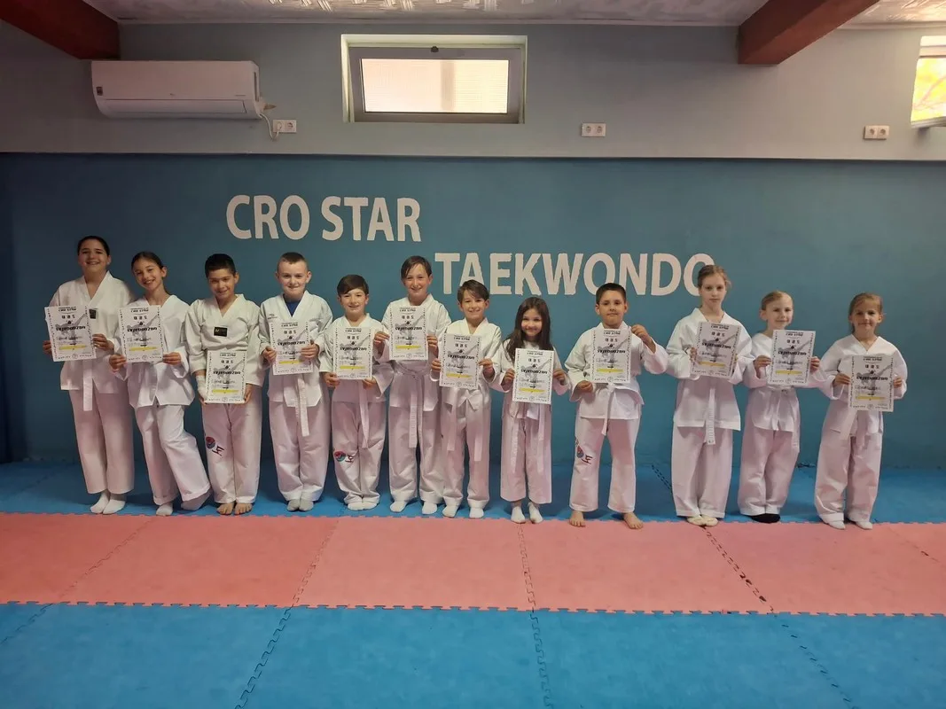 (FOTO)29 novih pojaseva u Taekwondo klubu Cro Star!
