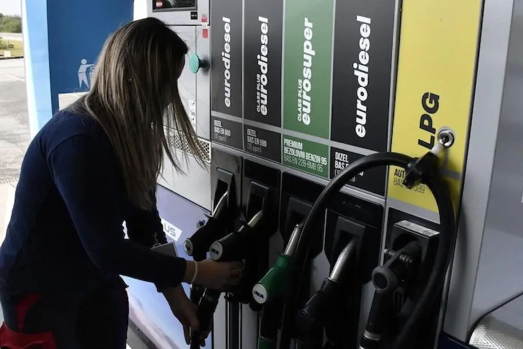 Za dva mjeseca više od 17 tisuća zahtjeva za novim cijenama goriva