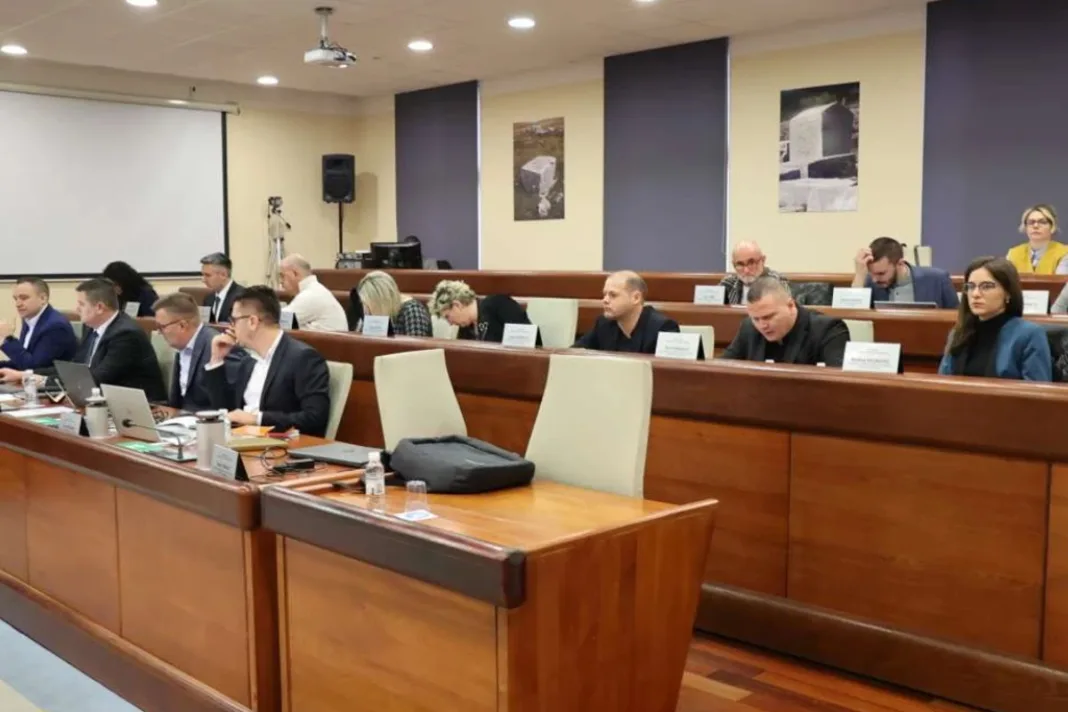 Klub Hrvata odgovorio na optužbe o diskriminaciji: U gradskim poduzećima zaposleno čak 118 Bošnjaka više nego Hrvata