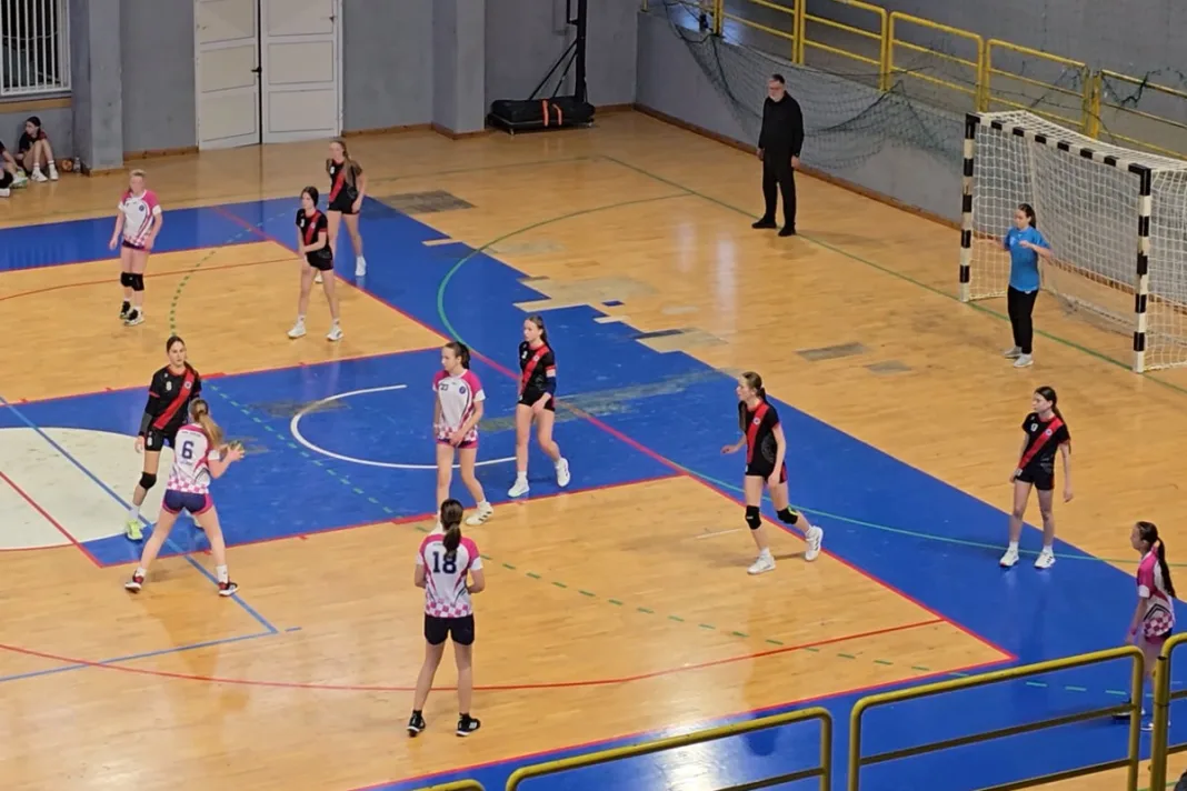 (VIDEO) Pogledajte dvije zanimljive utakmice mlađih uzrasta rukometašica Gruda i Zrinjskog