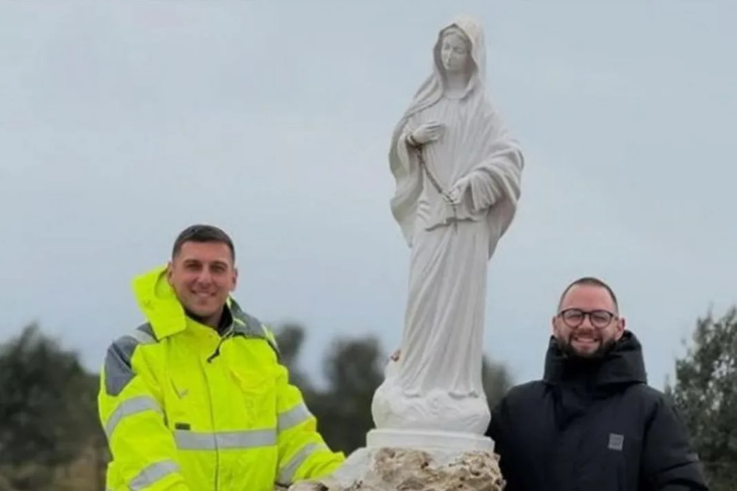 Iz Međugorja pješice 240 km nosili Gospin kip od 28 kg: Sada je u masliniku u obliku križa