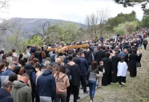 Mostar: Tisuće vjernika na Križnom putu na Humu