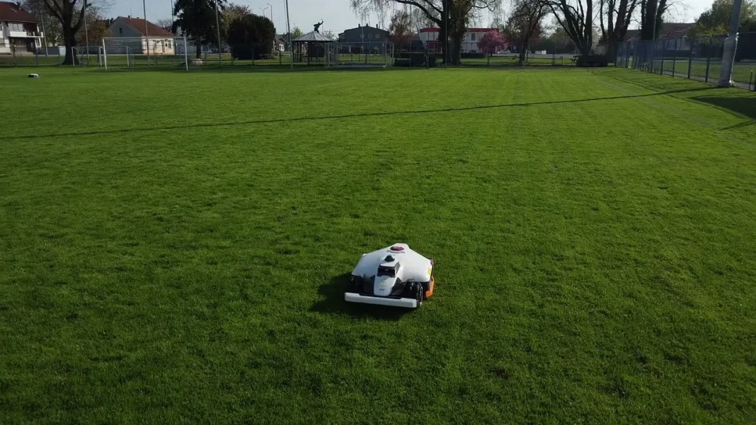 (VIDEO) Općina Đelekovec nogometnim klubovima osigurala novčana sredstva za robotske kosilice