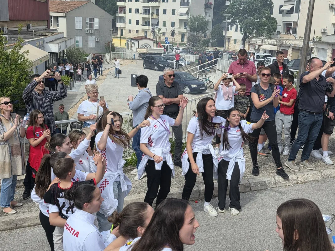 (VIDEO) Neka pati koga smeta, Ploče ima prvakinje svijeta!!!