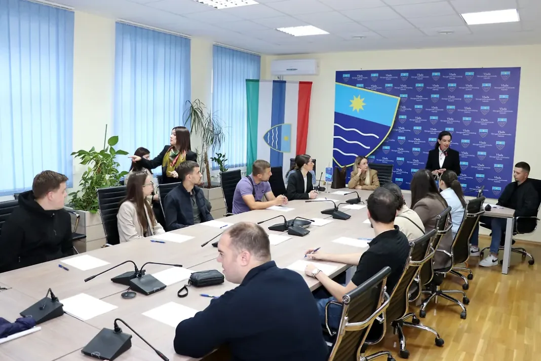 Vlada HNŽ: Potpisani ugovori s vježbenicima odabranima po Programu zapošljavanja vježbenika