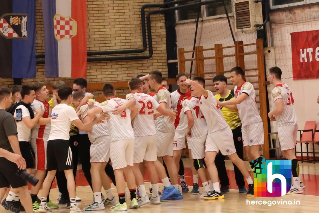 (FOTO&VIDEO) SRK Zrinjski: Pogledajte ludo slavlje mladih Plemića nakon osvojenog naslova prvaka