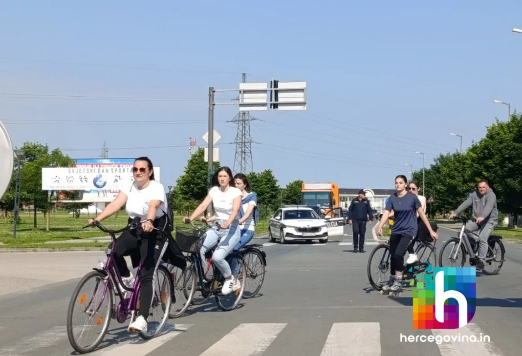 (FOTO) Orašje: U Srednjoj strukovnoj školi obilježen Dan sporta kroz organiziranu biciklijadu