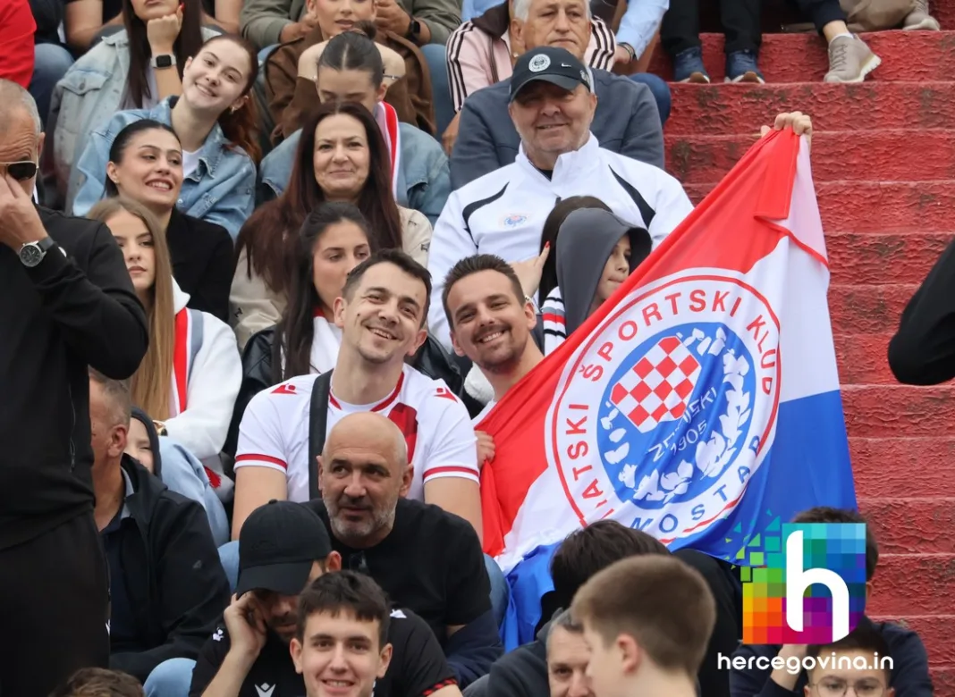(FOTO) Pogledajte kako je bilo na tribinama za vrijeme utakmice HŠK Zrinjski-FK Velež
