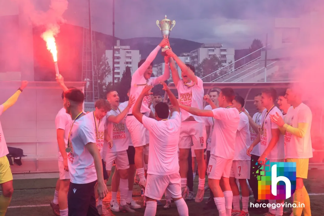 (FOTO&VIDEO) Pogledajte kako su juniori HŠK Zrinjski proslavili osvajanje titule prvaka BiH